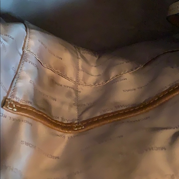 Michael Kors purse - Picture 4 of 9